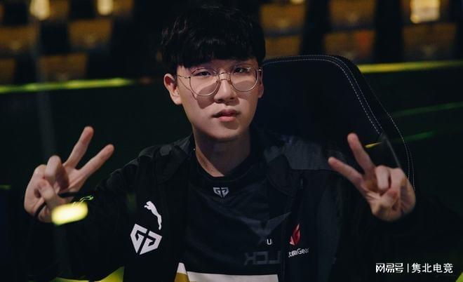 的双轨叙事 的双轨叙事